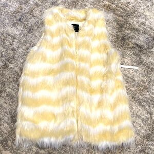 Love Tree large women's women’s coat, sleeveless, white